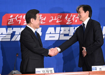 일단 손잡은 이재명·조국… “尹정권 심판”