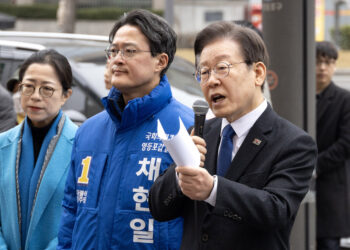 이재명 “권향엽 사천은 가짜뉴스”… 홍영표에겐 “인내해 달라”