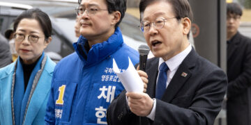 이재명 “권향엽 사천은 가짜뉴스”… 홍영표에겐 “인내해 달라”