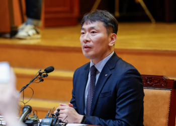 홍콩ELS 손실 전액 배상 길 열렸다… 이복현 “최대 100% 받을 것”