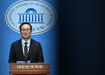 홍영표 “가짜 민주당 탈당…이재명 사당화에 분노”