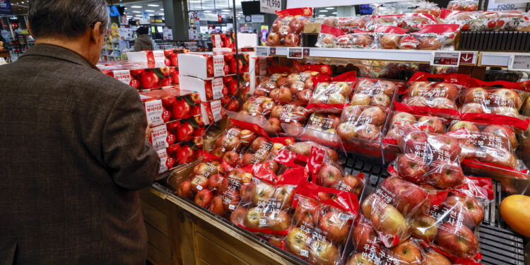 41% 뛴 과일값, 물가 다시 3%대로 뛰었다