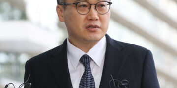 “코사지 여성 그만” 의전 관행 깨는 檢[서초동 로그]