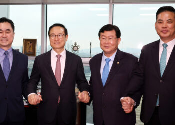 민주당 탈당한 ‘친문 핵심’ 홍영표, 이낙연 신당 합류