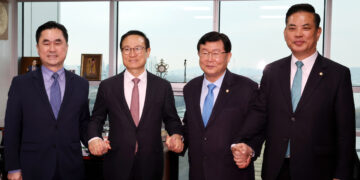 민주당 탈당한 ‘친문 핵심’ 홍영표, 이낙연 신당 합류