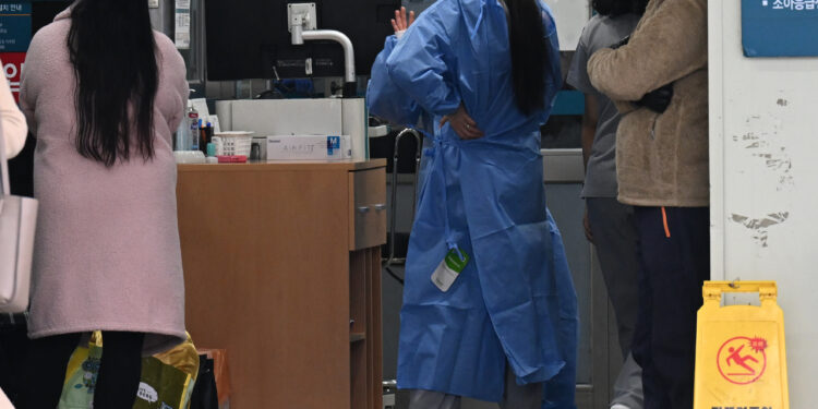 정부 “전공의 보호센터 설치…소청과 전공의에 월 100만원 지원”