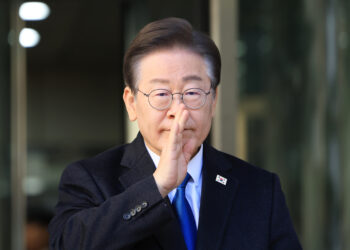 ‘2찍’ 사과한 이재명 “민주주의 망가져…반드시 승리해 자부심 되찾겠다”