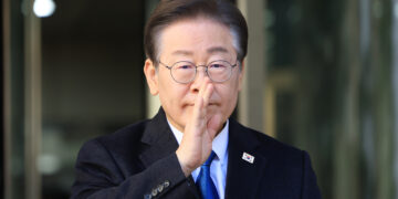 ‘2찍’ 사과한 이재명 “민주주의 망가져…반드시 승리해 자부심 되찾겠다”