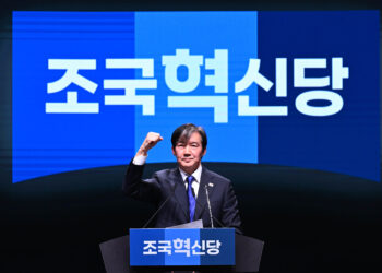 조국혁신당, 제3지대서 홀로 흥행…與는 ‘지국비국’ 맞불