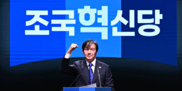 조국혁신당, 제3지대서 홀로 흥행…與는 ‘지국비국’ 맞불