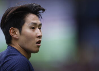 강인 품고 손과 함께 태국 매치… 황의 결단