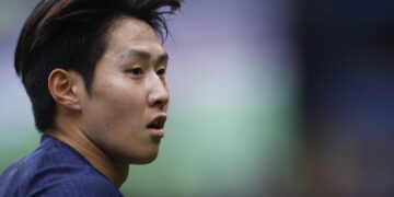 강인 품고 손과 함께 태국 매치… 황의 결단