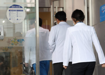 서울의대 교수협 “정부 사태해결 안나서면 18일 전원 사직”