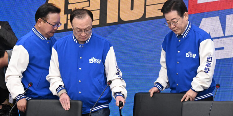 민주 ‘3톱’ 선대위 출범 …‘이재명·이해찬·김부겸’ 첫 회의 [포토多이슈]