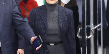 ‘오너 없는 기업’ 유한양행 회장직 부활… 논란 커지나