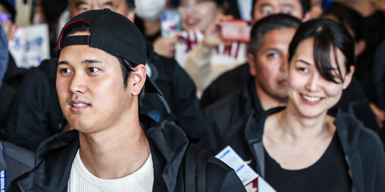 ‘9000억 사나이’ 오타니 한국 왔다…미모의 아내도 눈길