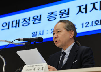 정부 “타병원 등록시 처벌, 전공의 사직 불가” 입장에 의협 “맘대로 법 해석”(종합)