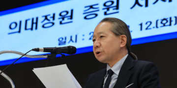 정부 “타병원 등록시 처벌, 전공의 사직 불가” 입장에 의협 “맘대로 법 해석”(종합)