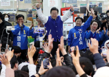 부산 찾은 이재명 “가덕도 신공항·북항 재개발·경부선 지하화 완수”