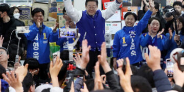부산 찾은 이재명 “가덕도 신공항·북항 재개발·경부선 지하화 완수”