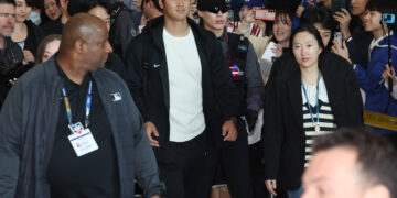 “그냥 기분 나빠서” 인천 공항서 LA다저스 선수단에 달걀 던진 20대