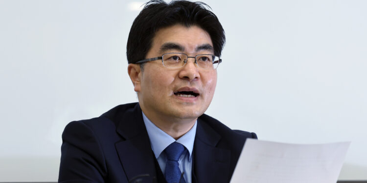 전국 의대 교수들 “25일부터 사직…제발 2000명 수치부터 풀어달라”