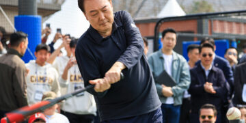 MLB 야구교실 찾은 尹 “야구 사랑하면 훌륭한 리더될 수 있어”