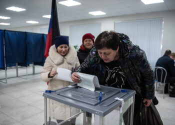 러 대선 마지막날 우크라, 모스크바·석유시설 대규모 드론 공격