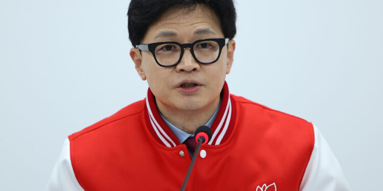 한동훈 “이종섭 즉각 귀국, 황상무 거취 결단해라”