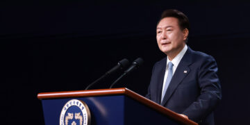 尹, “AI·디지털 활용한 가짜뉴스, 민주주의마저 위협”