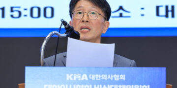 의협 “정부, 의대별 정원 발표하면 돌아올 수 없는 강 건너는 것”