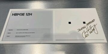 젠슨 황, 삼성 HBM3E 실물에 “승인” 사인…파트너십 강화 기대