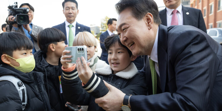 尹 지지율 34%…긍정평가 1위 ‘의대 증원’, 부정 1위 ‘물가’