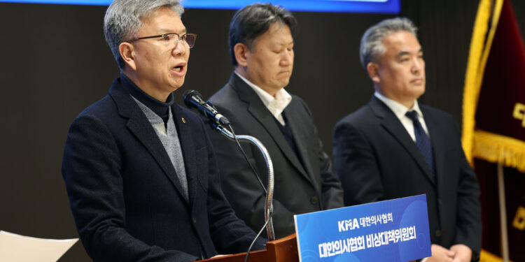 의협 “尹정부, 정상적인 정부로 인정 안 할 것…끝까지 투쟁”