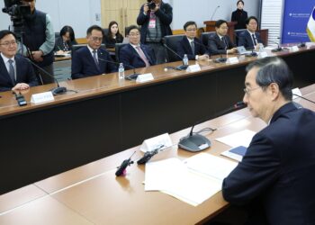 정부 “5월 안에 2000명 증원 후속절차 마무리”