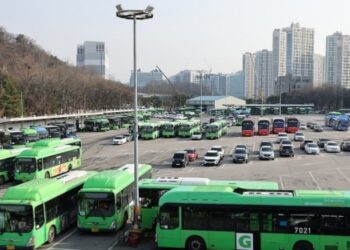 서울 시내버스 12년만에 멈췄다…출근길 혼란 불가피