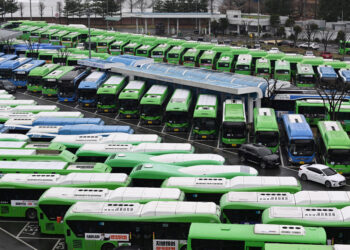 12년 만에, 11시간 멈춘 버스… 시민들 불편 예상보다 컸다