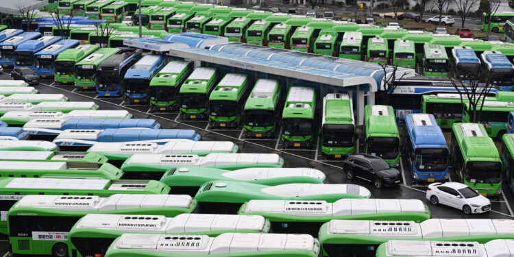 12년 만에, 11시간 멈춘 버스… 시민들 불편 예상보다 컸다