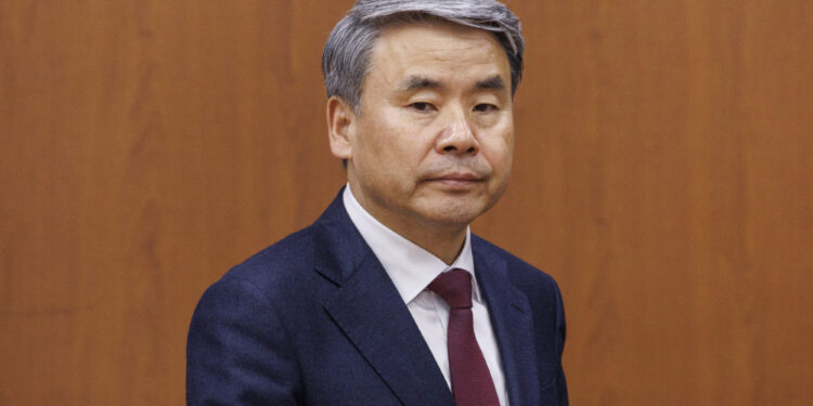 이종섭 주호주대사 사의 표명 “서울에 남아 강력 대응”