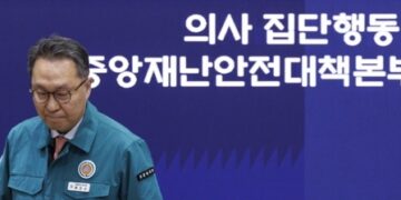 사직 전공의 1325명 “노동자 권리 침해”…복지차관 고소