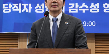 조국, 박은정 남편 논란에 “국민 눈높이에 안 맞아”