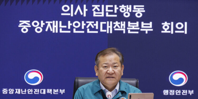 정부 “의료개혁, 더 좋은 의견 있다면 방향 바뀔 수도 있다”