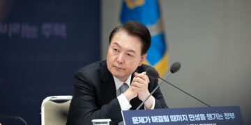 尹 “의사 증원, 전공의 입장 존중”