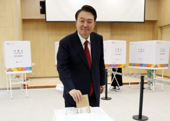 민주, 尹대통령 부산 사전투표에 “PK 지지자 결집용 관권선거”