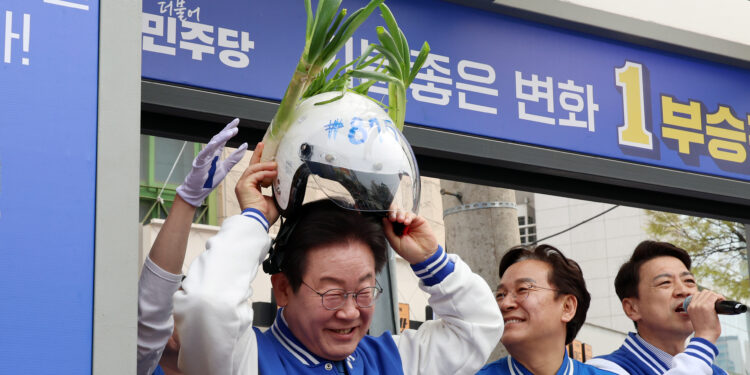 ‘대파 헬멧’ 쓴 이재명 “칼틀막, 입틀막 부족해 파틀막까지”