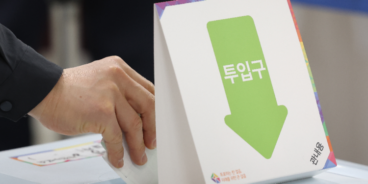 “‘일제샴푸·위조 표창장’ 들고 투표소 가도 되나”…선관위 답변 나왔다