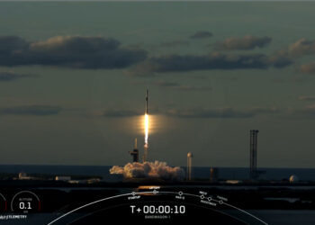 군 정찰위성 2호기 발사체서 분리…우주궤도 진입