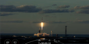 군 정찰위성 2호기 발사체서 분리…우주궤도 진입