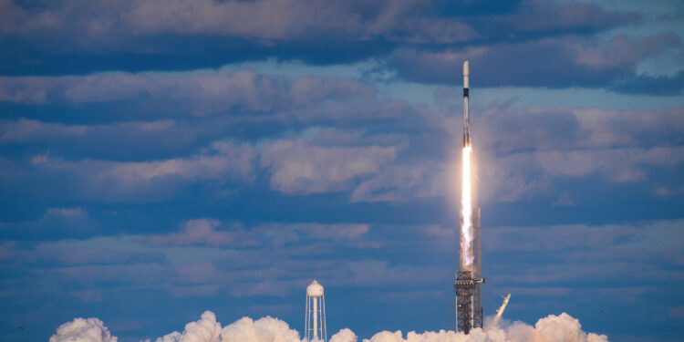 ‘독자적인 北감시’…군 정찰위성 2호기, 우주에서 교신 성공