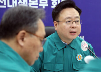 정부, ‘의대 증원 1년 유예’ 제안에 “내부 검토는 해보겠다”